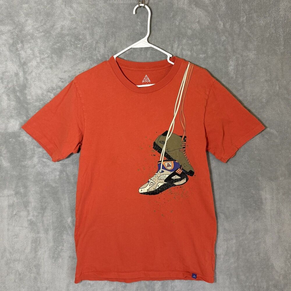 Nike ACG Chaos Mowabb T-Shirt Orange Sz M Over Shoulder Shoe Graphic Graphic Tee